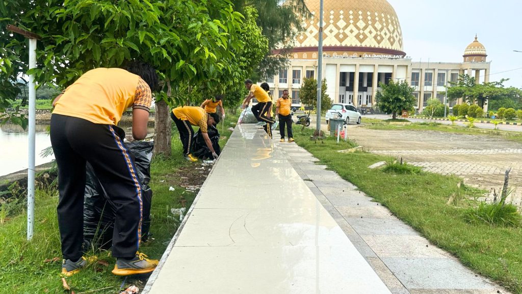 Polres Muna Implementasikan Gerakan Indonesia Asri Lewat Aksi Bersih Masjid