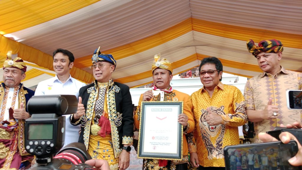 Sajian 1.228 Dulang Tradisional Muna Pecahkan Rekor Dunia MURI