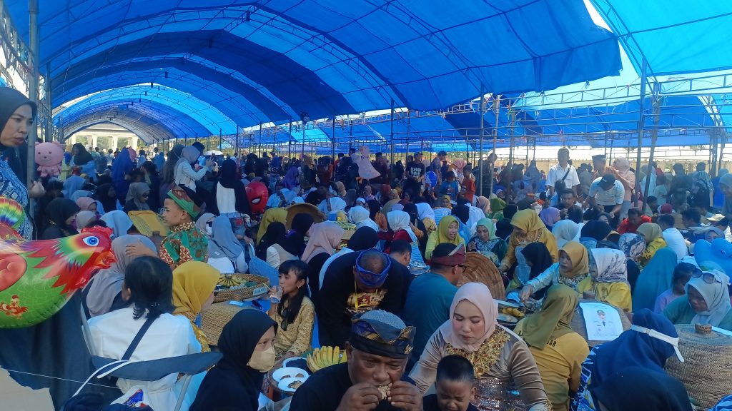 Sajian 1.228 Dulang Tradisional Muna Pecahkan Rekor Dunia MURI